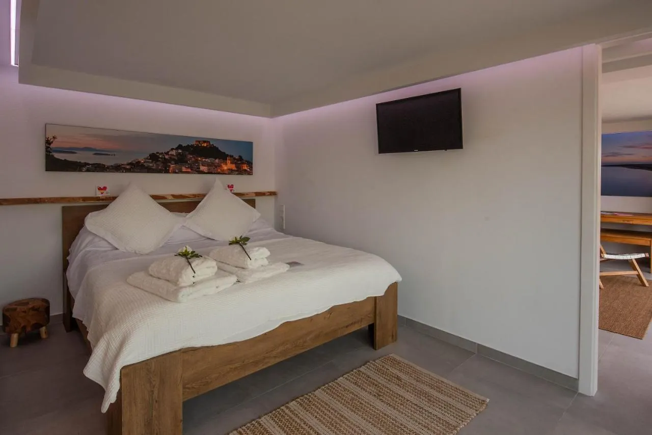 Romantic Modern Apartment Private Swimming Pool 5 Min Walk From Begur Centre